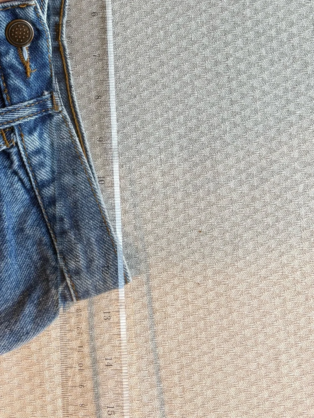 Vintage Y2K/90’s Tommy Hilfiger “Tommy Girl” cut off high waist Shorts waist 25”
